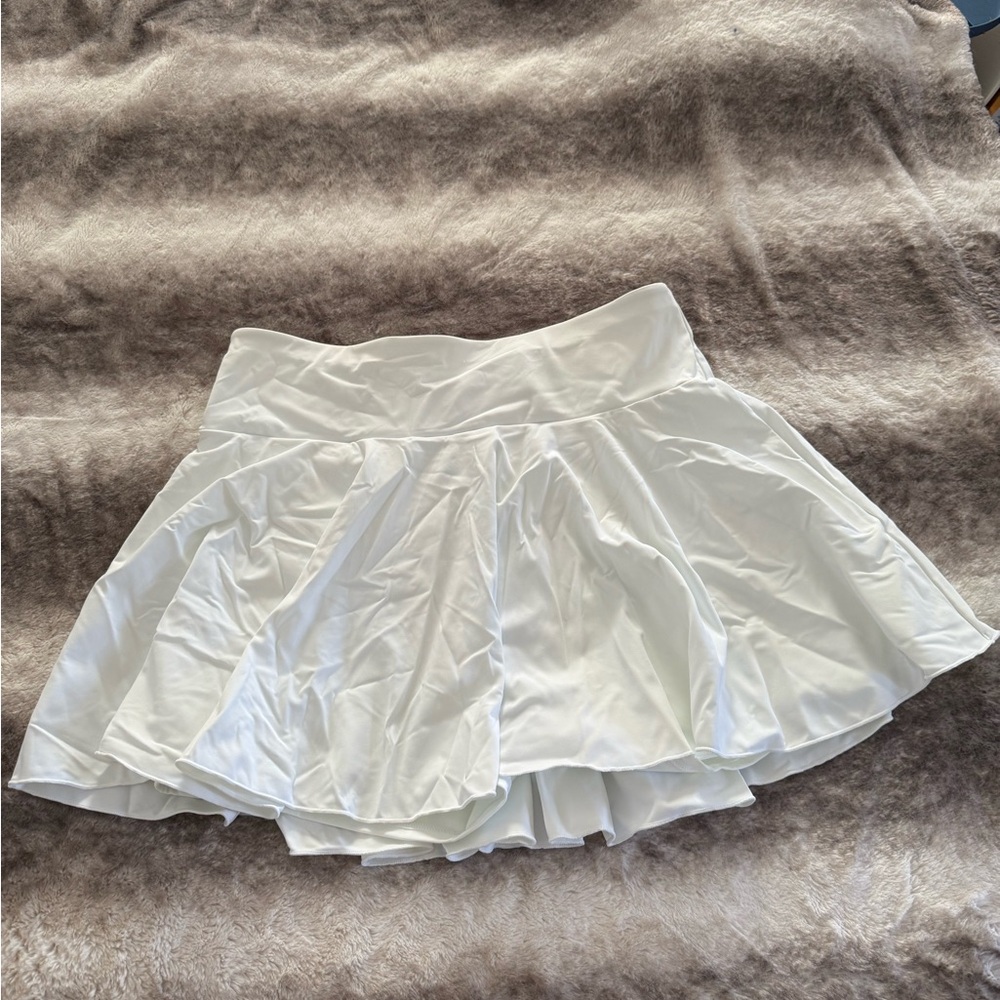 White Halara athletic pleated skort with pockets size 1x. - Picture 3 of 4